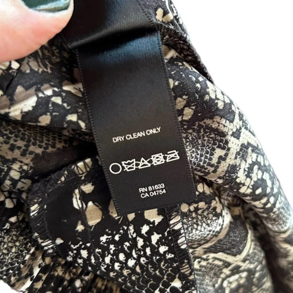 Kenneth Cole New York Cara Silken Snakeskin Drawstring Ankle Pants Size Small - Picture 8 of 8